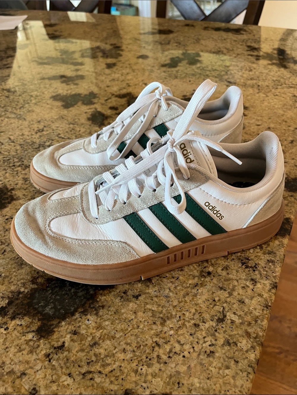 adidas White & Green Low-Top Sneakers with lifestyle court Gradas women 7
